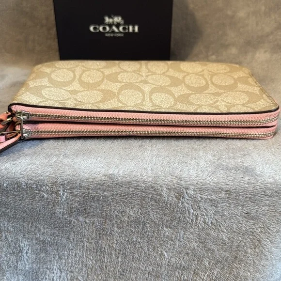 🤎🩷COACH🤎🩷Tan & Salmon Signature Coated Canvas Double Zip Wallet/EUC - Picture 13 of 16